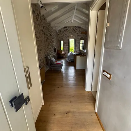 Mani Stone Lejlighed Oitylo