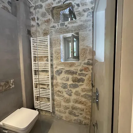 Apartment Mani Stone