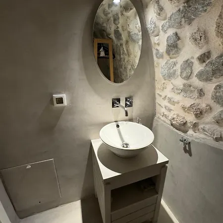 Mani Stone Apartamento Oítilon