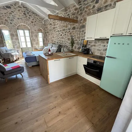 Mani Stone Apartman Ítilo