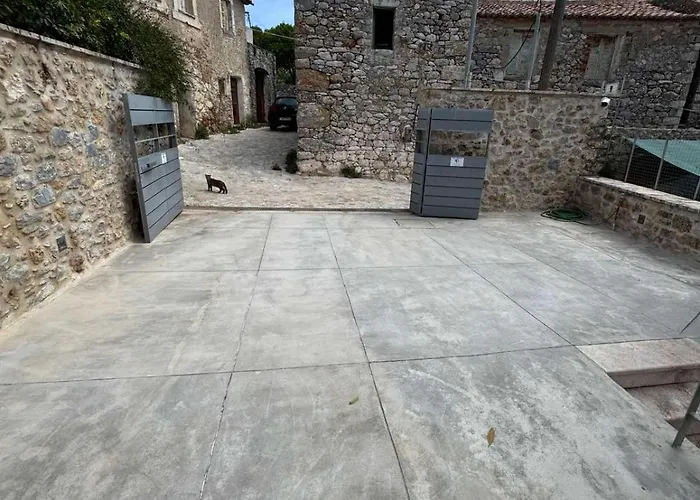 Mani Stone Apartman Ítilo