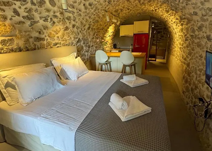 Apartment Mani Stone *