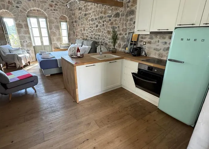 Mani Stone Apartman Ítilo